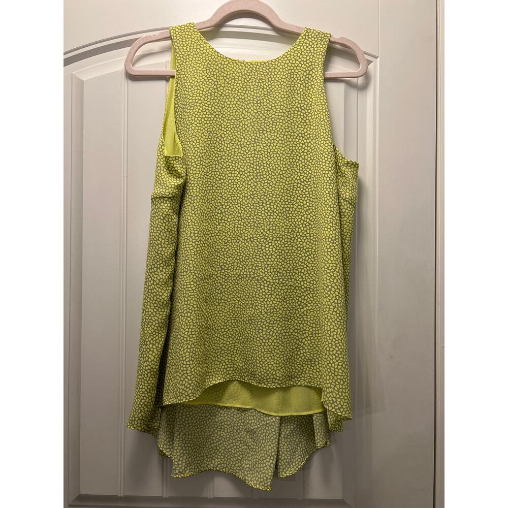 Vince Camuto Women’s Pleated Back Hi-Low Summer Boho Tank Top Size S Yellow Gray